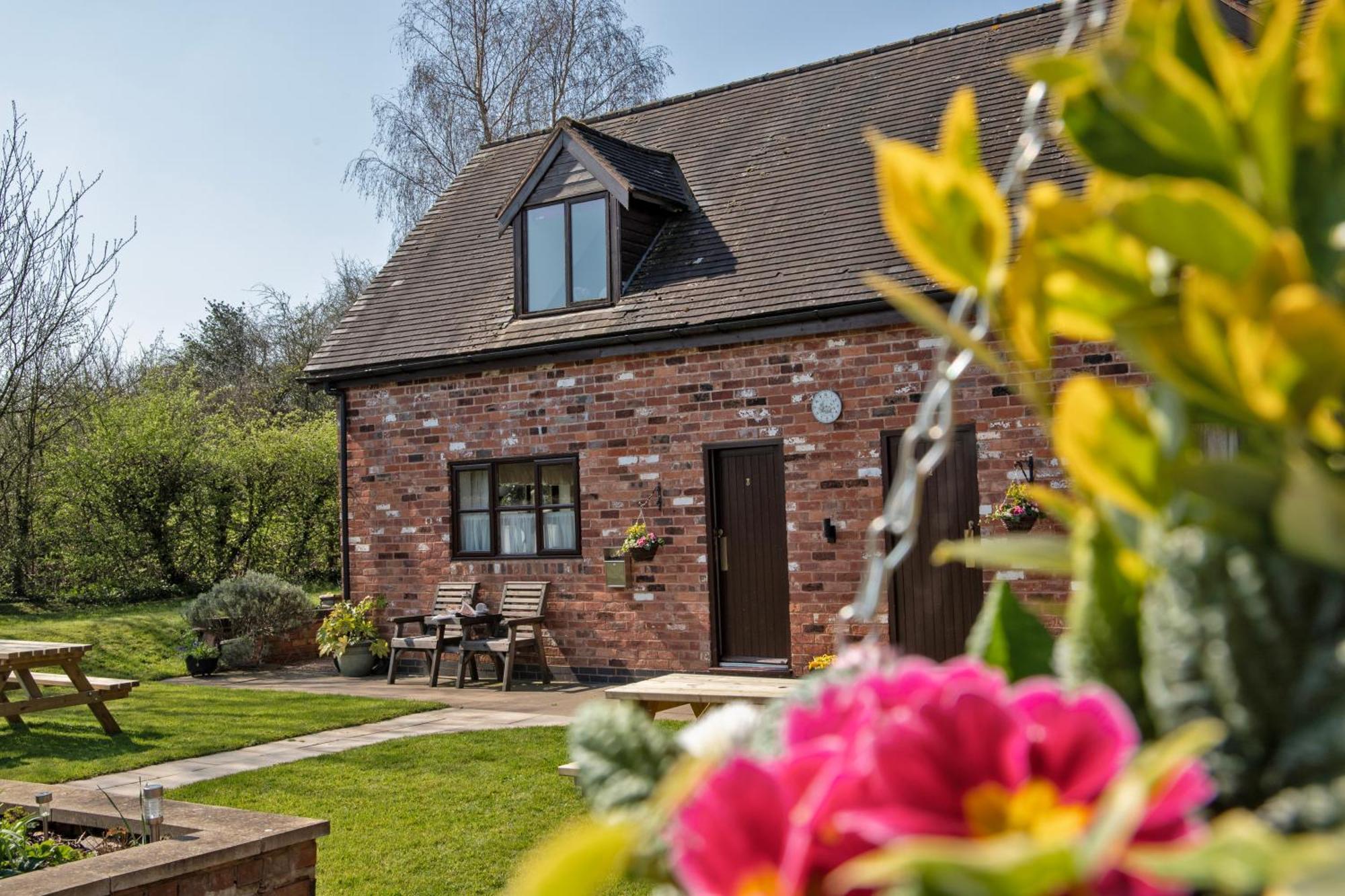 Charlie'S Cottage With Alpacas And 7Mins Drive To Alton Towers Denstone Exterior foto